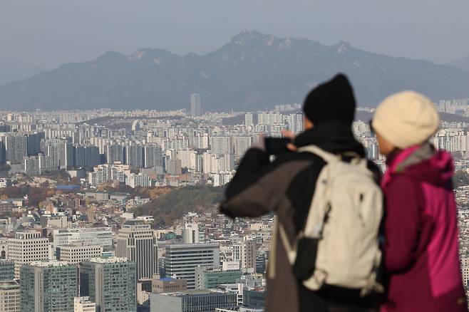 지난 17일 서울 남산에서 바라본 서울 시내 아파트. 연합뉴스