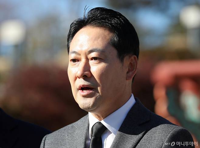 (대구=뉴스1) 공정식 기자 = 장동혁 국민의힘 대표가 28일 오후 대구 동구 국립신암선열공원을 찾아 독립유공자 위패를 모신 단충사에서 참배한 뒤 취재진 질문에 답하고 있다. 2025.11.28/뉴스1 Copyright (C) 뉴스1. All rights reserved. 무단 전재 및 재배포, AI학습 이용 금지. /사진=(대구=뉴스1) 공정식 기자