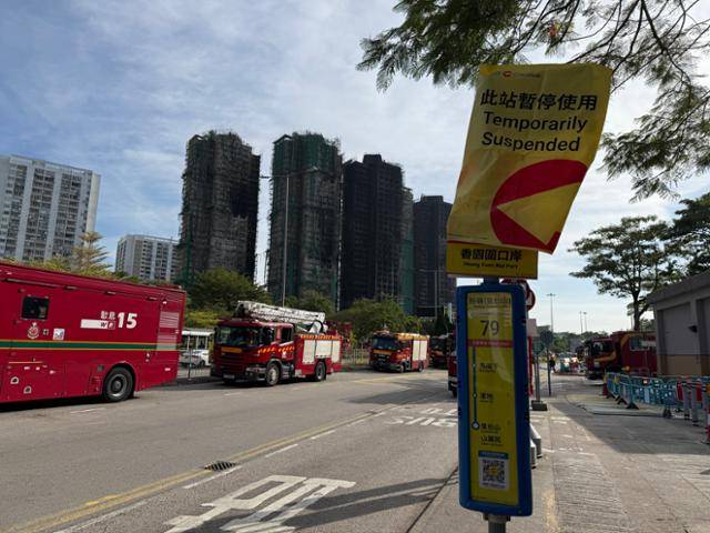 지난 26일 발생한 화재로 8개 동 중 7개 동이 불타버린 홍콩 타이포구 고층 아파트단지 '웡 푹 코트.' 홍콩=허유정 기자