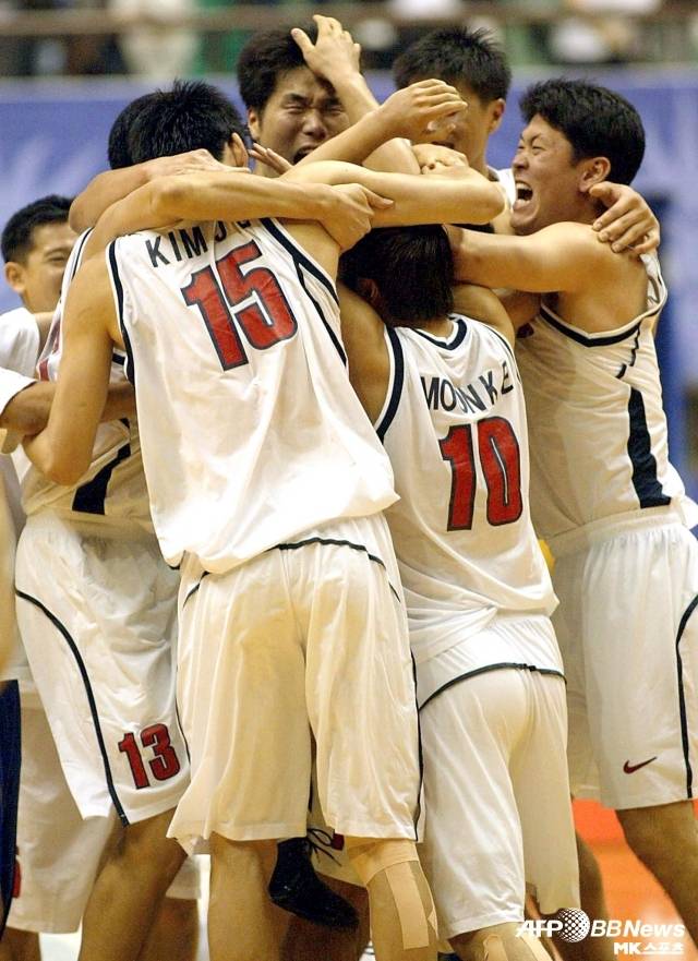 대한민국은 21세기 들어 중국과 수없이 맞대결을 펼쳤고 대부분 패배했다. 그러나 기억에 남는 승리는 분명 존재한다. 그중 가장 대단했던 승리는 부산아시안게임 금메달로 이어진 결승전이었다. 사진=AFPBBNews=News1