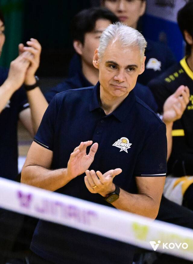 레오나르도 카르발류 감독./KOVO