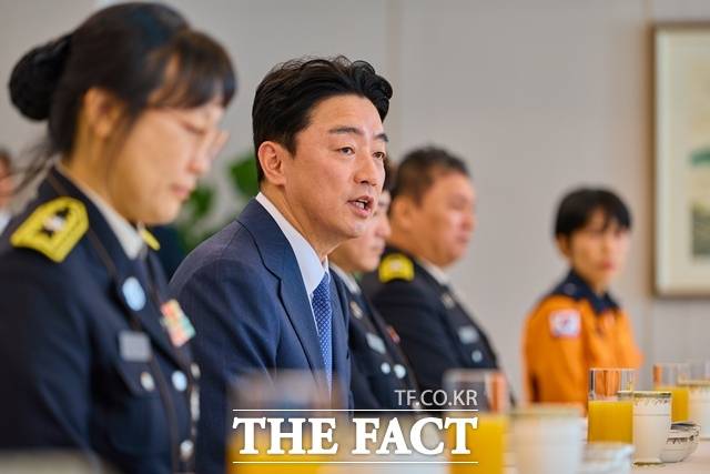 강훈식 대통령 비서실장은 30일 오전 용산 대통령실에서 청년미래자문단 출범식 및 제1차 회의를 개최했다 강 실장이 5일 용산 대통령실에서 열린 소방공무원 격려 오찬에 대참해 발언을 하고 있다. /대통령실