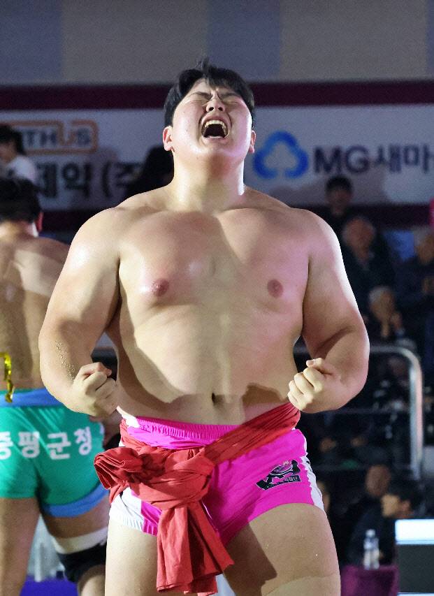 2025 천하장사에 등극한 뒤 기뻐하는 김민재. 사진=대한씨름협회