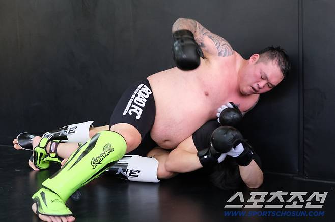 김남신이 허재혁과의 대결을 위해 훈련하고 있다. 사진제공=로드FC