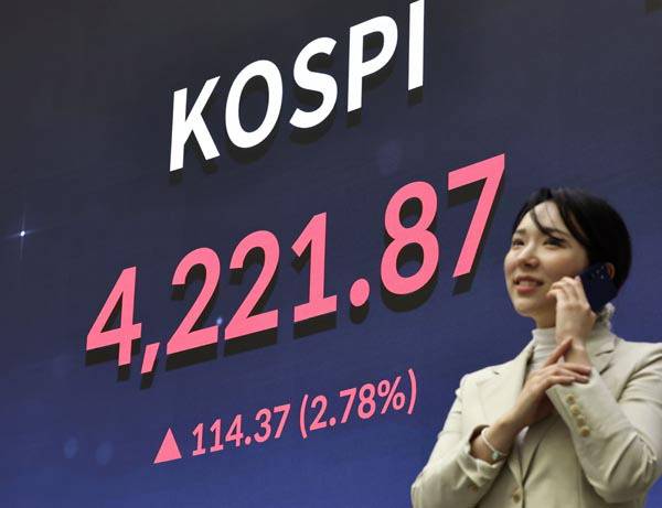 지난달 3일 사상 처음으로 코스피 종가가 4200대를 돌파했다. 연합뉴스