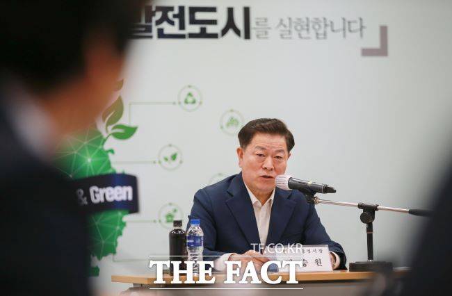 박승원 광명시장이 ‘구름산지구 도시개발사업 임대주택용지 매각방안 간담회’에서 발언하고 있다. /광명시