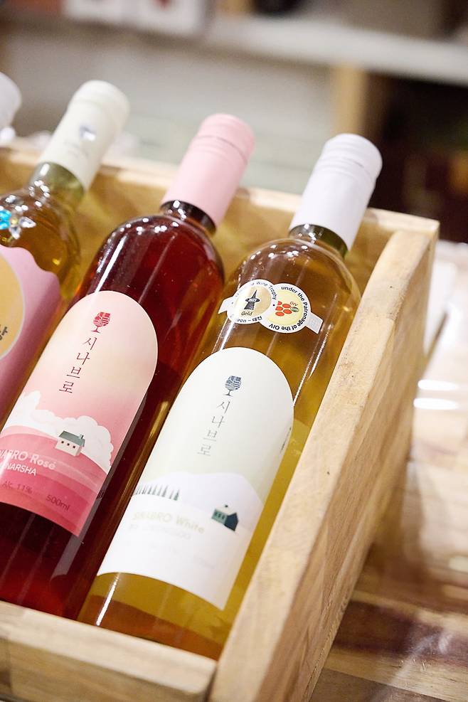국내외에서 우수성을 인정받은 영동 와인을 직접 맛볼 수 있다. 사진=도진영
