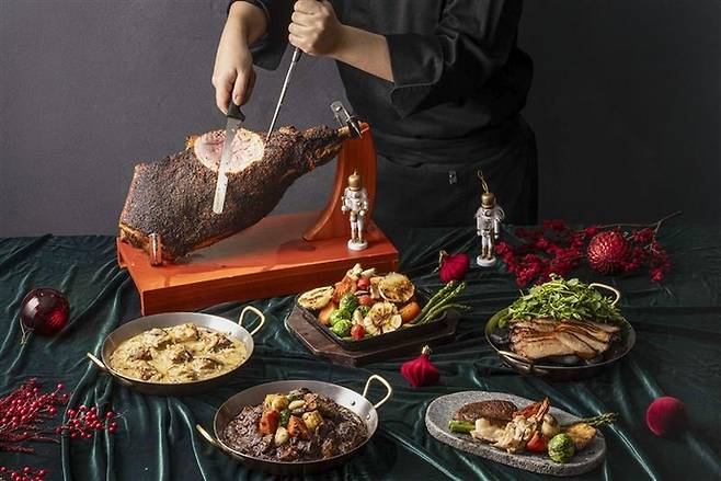 포포인츠 바이 쉐라톤 수원이 오는 24~25일, 30~31일 단 4일간만 진행하는 연말 한정 뷔페 구성. 사진=포포인츠 바이 쉐라톤 수원