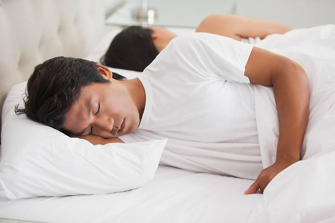 잠도 잘자고 건강식을 잘 먹어도 이유 없이 피로가 지속된다면, 일상에서 반복되는 사소한 습관이 몸의 에너지 균형을 무너뜨리고 있을 가능성이 있다. 사진=게티이미지뱅크