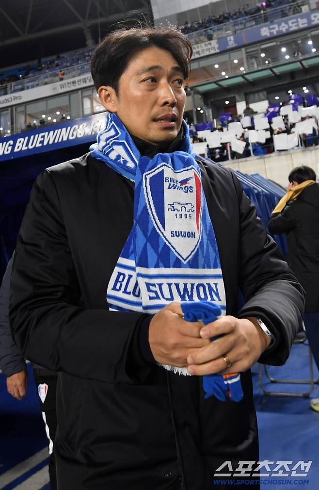 3일 수원월드컵경기장에서 열린 K리그 승강 PO 1차전 수원 삼성과 제주 SK의 경기. 수원 변성환 감독이 경기를 지켜보고 있다. 수원=박재만 기자 pjm@sportschosun.com/2025.12.03/