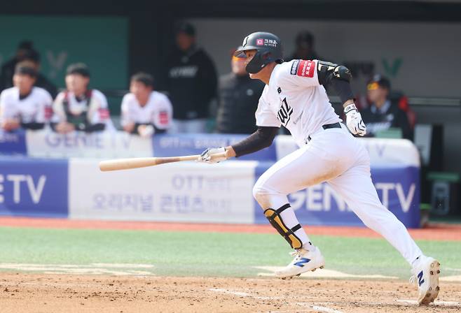 NC다이노스가 KT위즈 내야 유망주 윤준혁을 영입했다. 사진은 KT에서 활약한 윤준혁. /사진=뉴시스