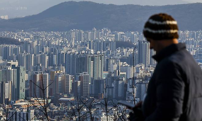 서울 중구 남산에서 시내 아파트가 보이고 있다. 뉴시스