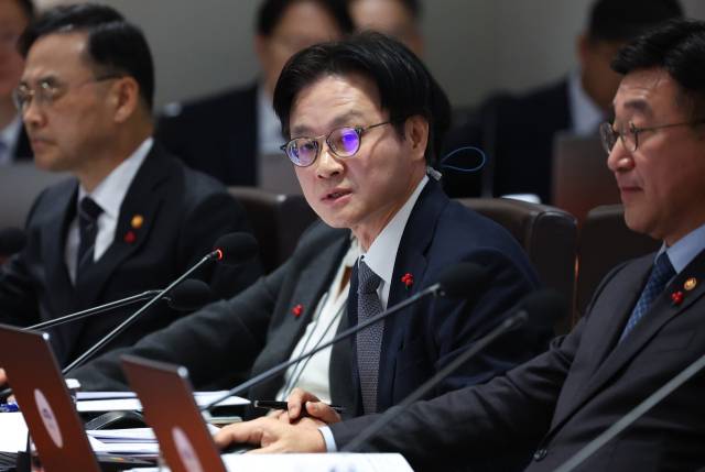 김정관 산업통상부 장관이 2일 용산 대통령실에서 열린 국무회의에서 발언하고 있다. 연합뉴스.