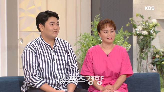 방송인 이경실과 그의 아들 배우 손보승. KBS 방송화면