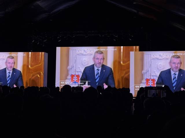 페테르 펠레그리니 슬로바키아 대통령이 5일 경기 용인시 비전스퀘어에서 열린 ‘기아 80주년 기념행사’에서 영상을 통해 축하를 전했다. 임주희 기자