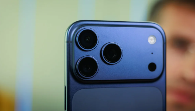 애플이 아이폰17 프로에 야간 모드 인물 사진 기능을 제거했다. 사진=폰아레나