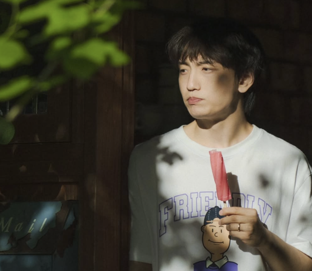 싱어송라이터 윤딴딴이 전처 은종의 가정 폭력, 외도 폭로 이후 6개월여 만에 SNS 활동을 재개했다. 윤딴딴 SNS