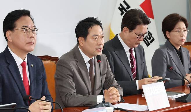 장동혁 국민의힘 대표가 12월4일 서울 여의도 국회에서 열린 최고위원회의에서 발언하고 있다. ⓒ연합뉴스