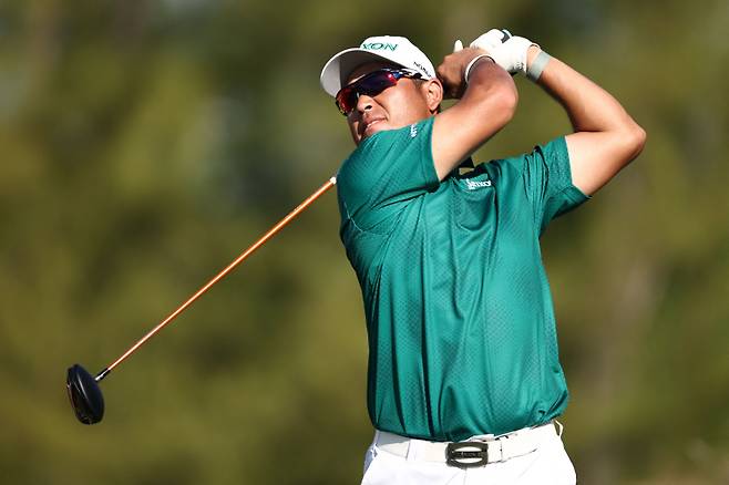 <yonhap photo-1997="">마쓰야마가 5일 미국 바하마의 올버니 골프코스에서 열린 히어로 월드 챌린지 2라운드서 샷을 시도하고 있다. AFP=연합뉴스</yonhap>