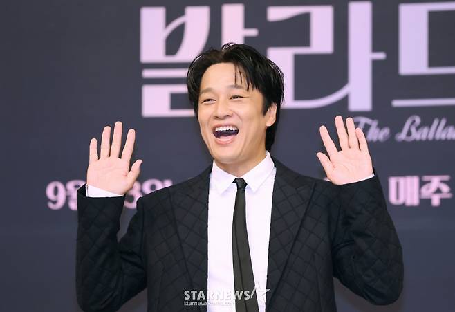 배우 차태현이 23일 오전 서울 양천구 목동 SBS에서 진행된 SBS 예능 '우리들의 발라드' 제작발표회에 참석해 포즈를 취하고 있다. 음악 전문가부터 일반 남녀노소까지 150명의 '탑백귀 대표단'이 대중픽 감별사로 나서 새로운 목소리를 찾는 집단 지성 음악 서바이벌 오디션 '우리들의 발라드'는 오늘(23일) 첫 방송된다. /2025.09.2 /사진=이동훈 photoguy@