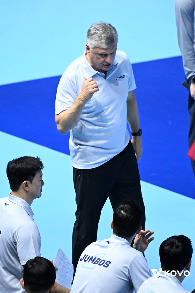 대한항공 헤난 감독. 사진 | 한국배구연맹