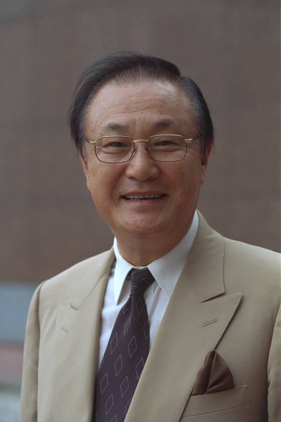 원로배우 윤일봉. 중앙포토