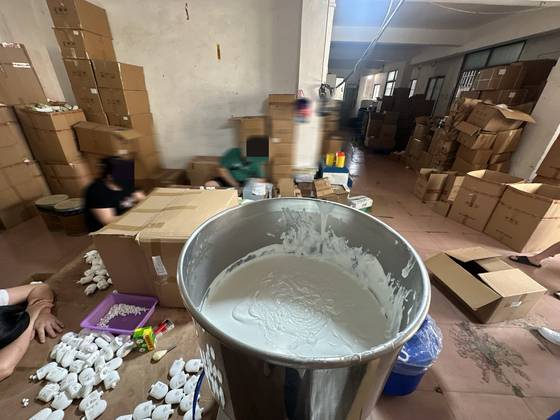 중국 당국은 지난 4월 광저우 소재 화장품 가품 제조 현장을 단속했다. 이곳에서 국내 뷰티 브랜드 메디큐브를 베낀 가품이 다수 발견됐다. 에이피알