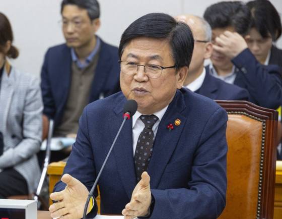 오늘(9일) 국회 교육위원회 전체회의에 출석한 최교진 교육부 장관