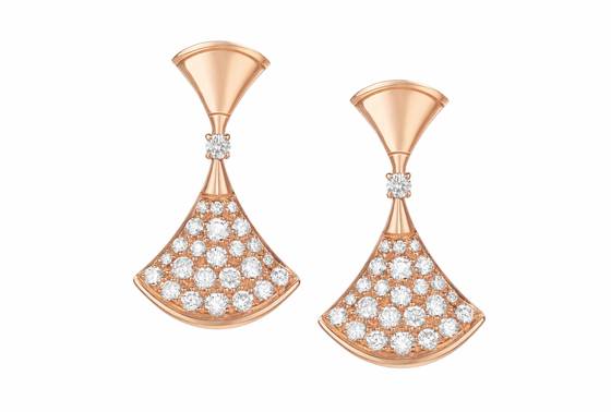 다이아몬드가 세팅된 디바스 드림 이어링. 사진 불가리