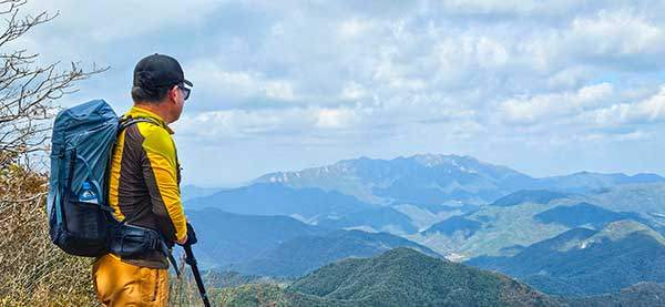 능선에 올라 바라본 대둔산의 산세는 지리산국립공원도 부럽지 않을 정도로 호쾌하다.