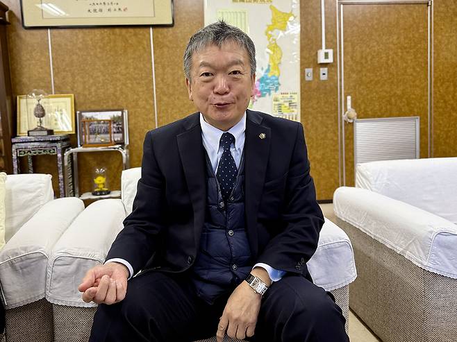 3년 임기 반환점을 돈 김이중 재일본대한민국민단 중앙단장이 지난 4일 도쿄 미나토구 사무실에서 한·일 수교 60주년을 마무리하는 소회와 내년 민단 창단 80주년을 맞이하는 포부를 밝히고 있다.