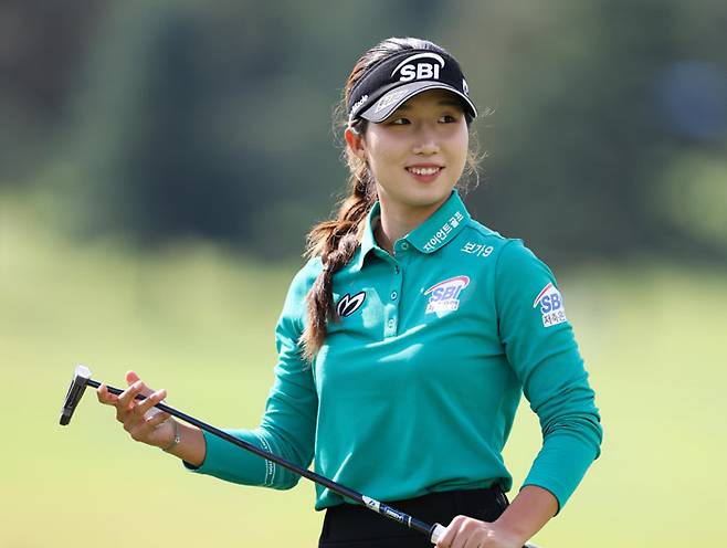 이동은이 지난 10월 19일 열린 상상인·한경 와우넷 오픈 최종 라운드 도중 4번 홀에서 버디를 한 뒤 미소를 짓고 있다. KLPGA 제공