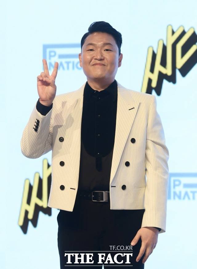 경찰이 수면제 대리 수령 의혹을 받는 가수 싸이의 소속사와 차량을 압수수색했다는 소식이 전해졌다. 이에 소속사 피네이션은 이를 인정하면서 "향후에도 법적 절차에 따라 필요한 조치를 취할 것"이라고 전했다. /더팩트 DB