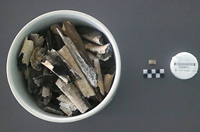 지난 2001년 4월 경상북도 경주시 안강읍 일대에서 발굴한 국군 제7사단 3연대 소속의 고(故) 서갑출 일병의 유해. 국유단 제공