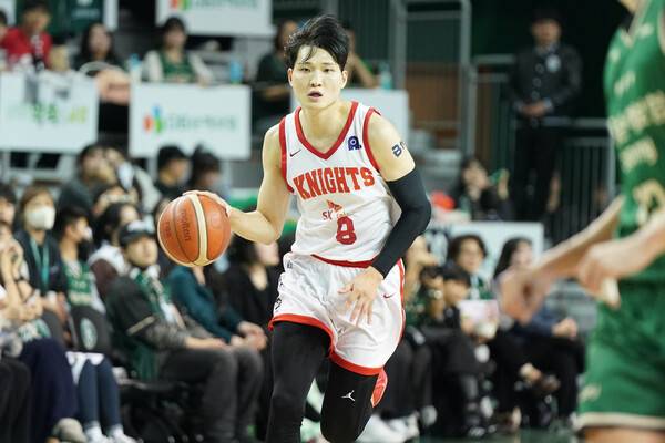 11일 원주에서 열린 원주 디비(DB)와 서울 에스케이(SK) 경기 장면. 프로농구연맹 제공