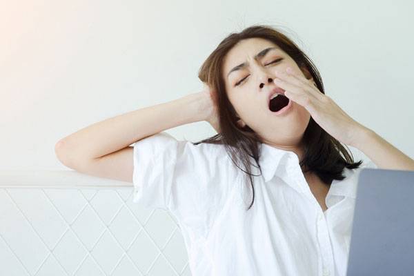 갑상선기능저하증이 있으면 쉽게 피로해지고 무기력해지며, 추위를 심하게 느낀다./사진=클립아트코리아