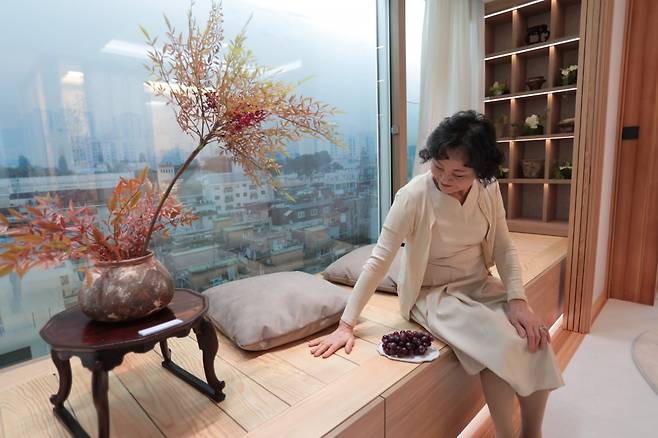 베란다 쪽에 있는 '엉따'(엉덩이가 따뜻해지는) 대청마루. 홈플릭스 제공