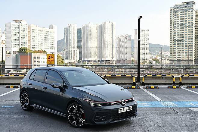 폭스바겐 골프 GTI. 사진: 김학수 기자