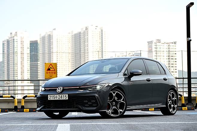 폭스바겐 골프 GTI. 사진: 김학수 기자