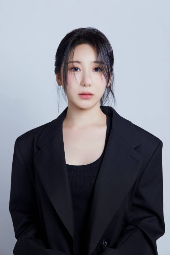 이채연.