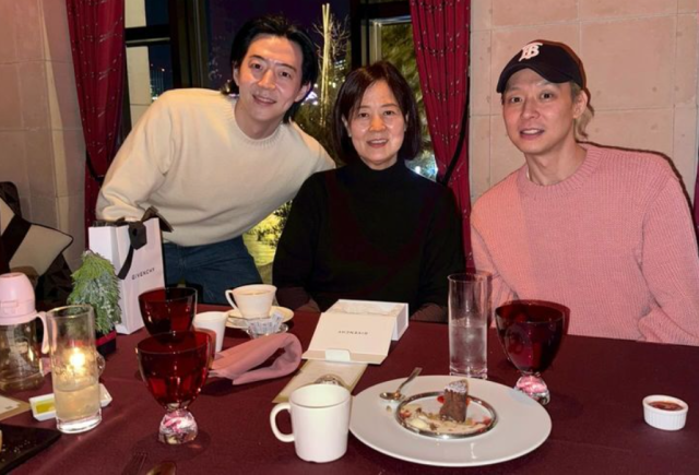배우 박유천과 가족. 사진 | 박유천 SNS
