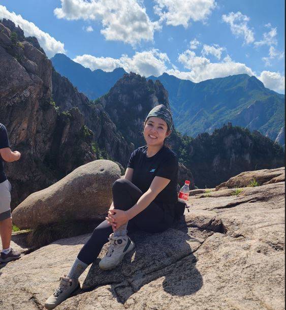 2022년 설악산에 오른 이유미 씨. 그의 사진첩은 정상에 오른 사진들로 가득하다.