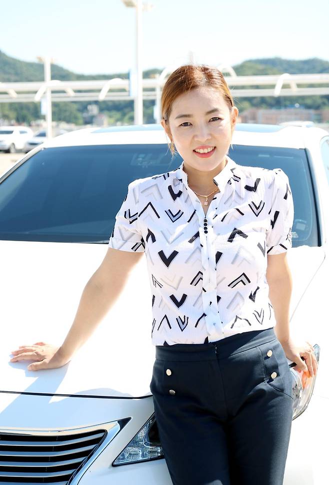 중고차 매매업에 막 뛰어든 2012년의 이유미 씨.