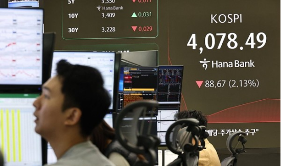 15일 서울 중구 하나은행 현황판에 코스피 지수 등이 표시되고 있다. (사진=연합뉴스)