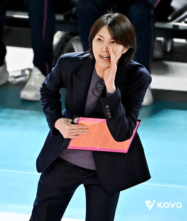 흥국생명 요시하라 감독. 제공 | 한국배구연맹