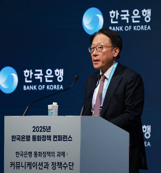 신성환 한국은행 금융통화위원이 15일 오후 서울 중구 한은에서 열린 '2025 한국은행 통화정책 콘퍼런스'에서 기조연설을 하고 있다. 한국은행