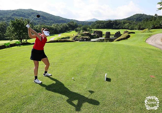 뒤늦게 시드를 획득하고도 2승이나 거뒀지만 김민솔은 “올해 내 점수는 70점”이라며 “부족함을 많이 느꼈다”고 돌아봤다. ‘LPGA 명예의 전당’이라는 큰 꿈을 가진 만큼, 현재 모습에 안주하지 않고 좀 더 성장하는 선수가 되겠다는 의지가 묻어났다. 사진제공 | KLPGA