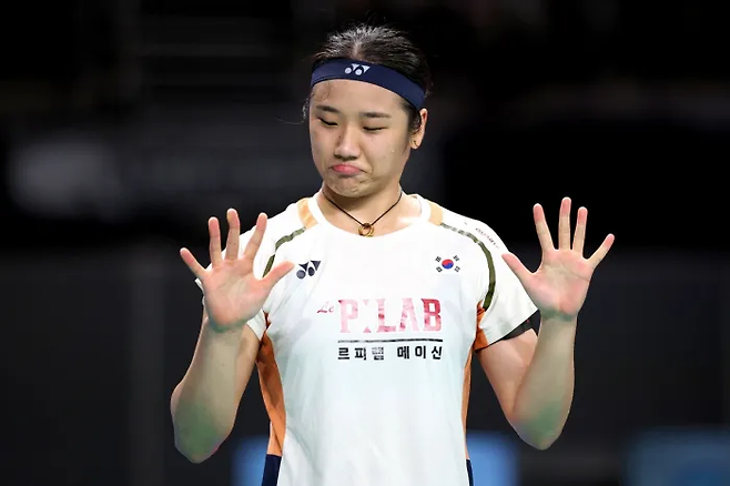 After winning the Australian Open on the 23rd of last month, Se-young Ahn is celebrating her 10th win of the season by spreading all 10 fingers. AFP Yonhap News