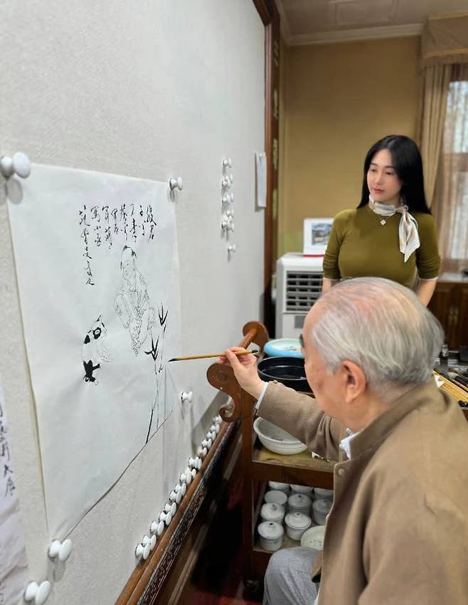 판쩡은 뛰어난 회화 실력 외에도 존경받는 서예가로 알려져 있다. (웨이보)