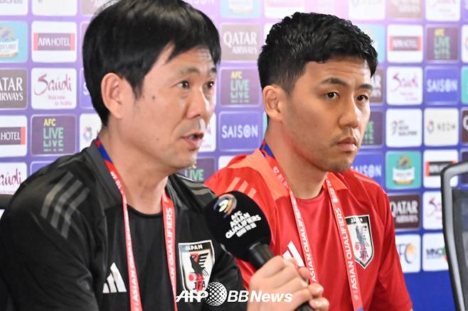모리야스 하지메(왼쪽) 일본 축구대표팀 감독과 주장 엔도 와타루. /AFPBBNews=뉴스1